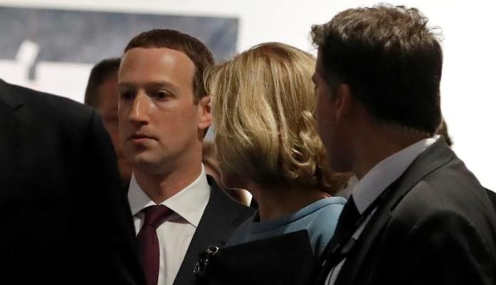 مؤسس الفيس بوك يعتذر من جديد في اوروبا : هل يكفي الاعتذار ؟