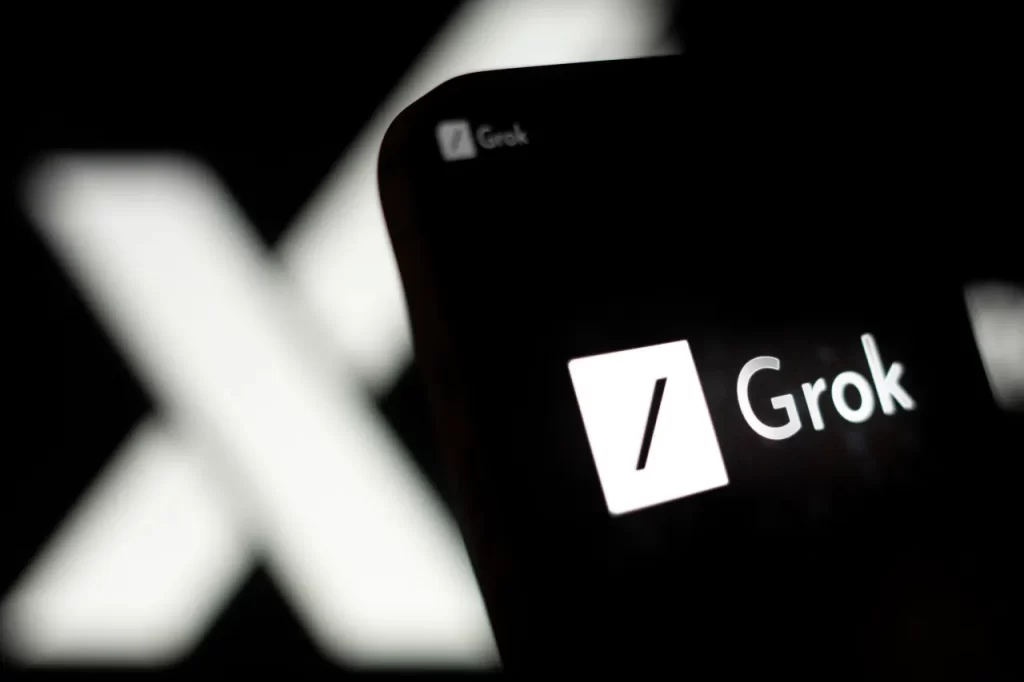 منصة X تختبر نسخة مجانية من Grok